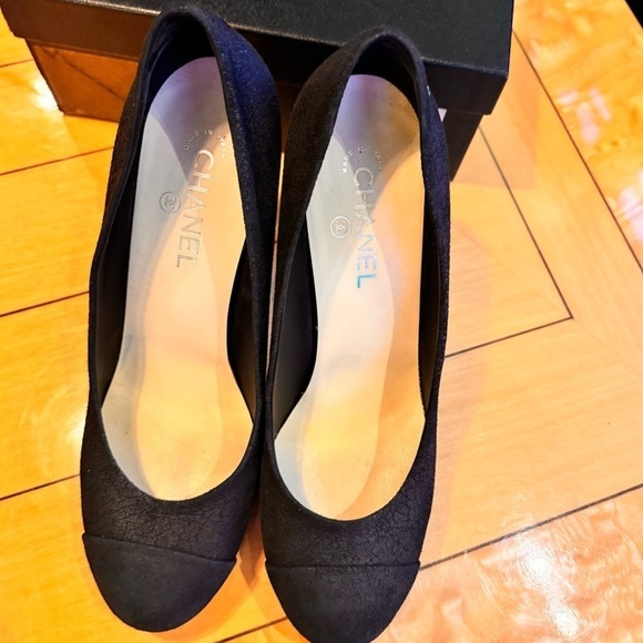 CHANEL CC interlocking black suede leather textured pumps heels sz 41.5 w box - Picture 5 of 16